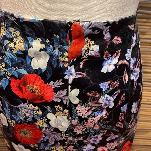STUNNING!!! MINKPINK  Floral Skirt - Picture 4 of 7